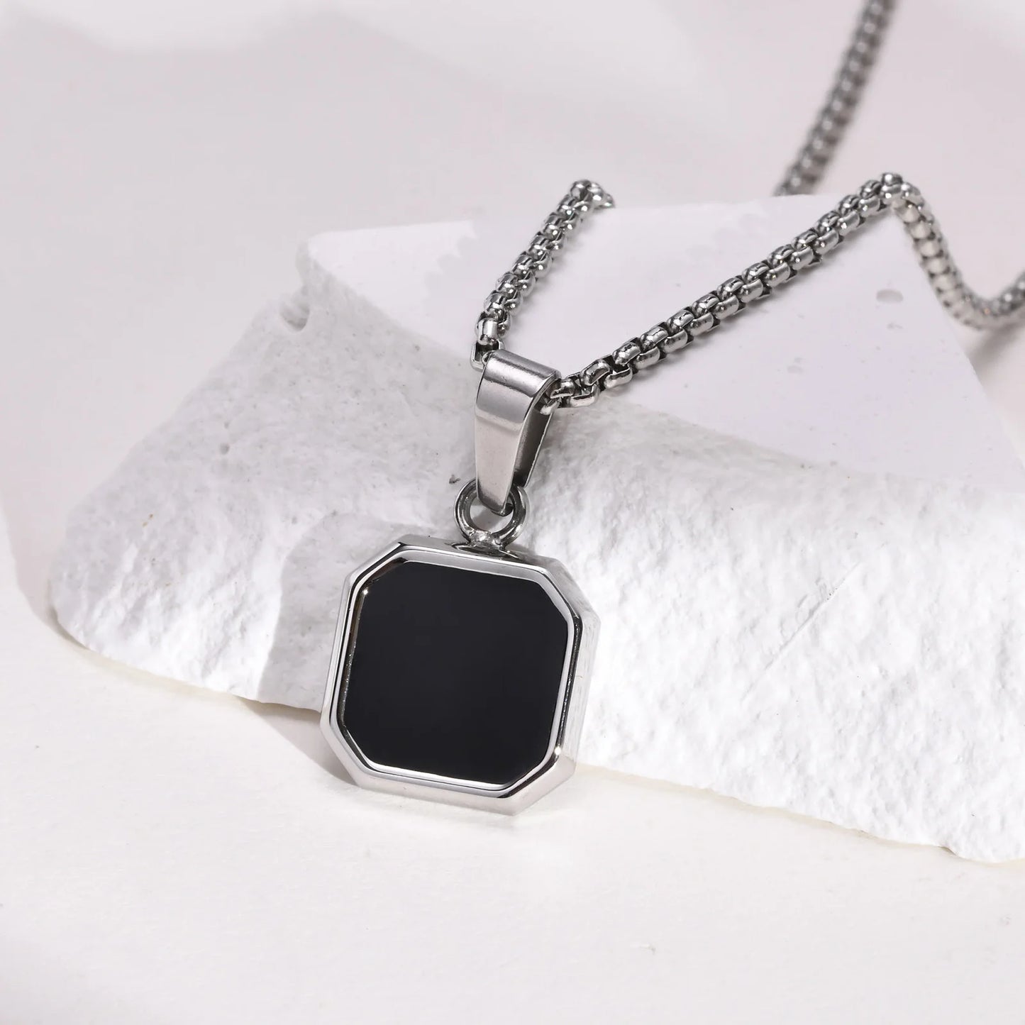 Colar de Esmalte Preto